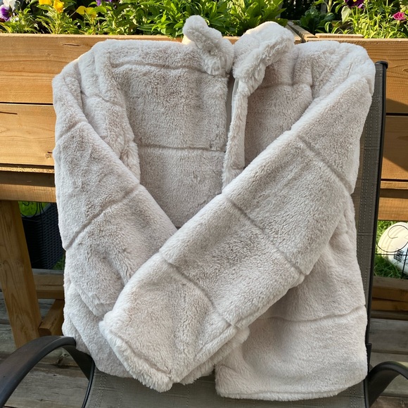 CISono Jacket. Size M. 100% polyester - Picture 2 of 7